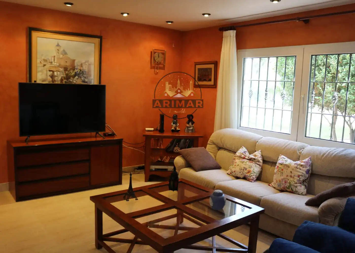 Sala d'estar de Casa o xalet en venda en Benicasim / Benicàssim amb Calefacció, Jardí privat i Terrassa