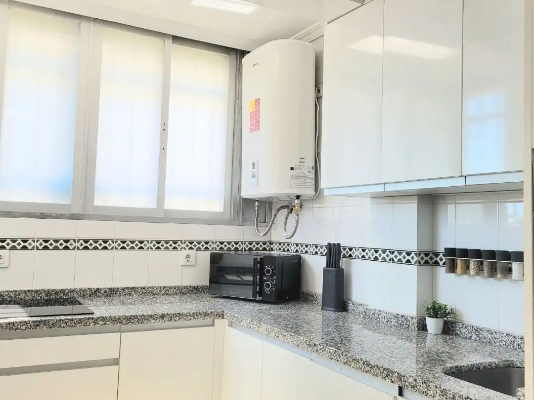 Kitchen of Flat for share in Sevilla  with Air Conditioner, Heating and Terrace