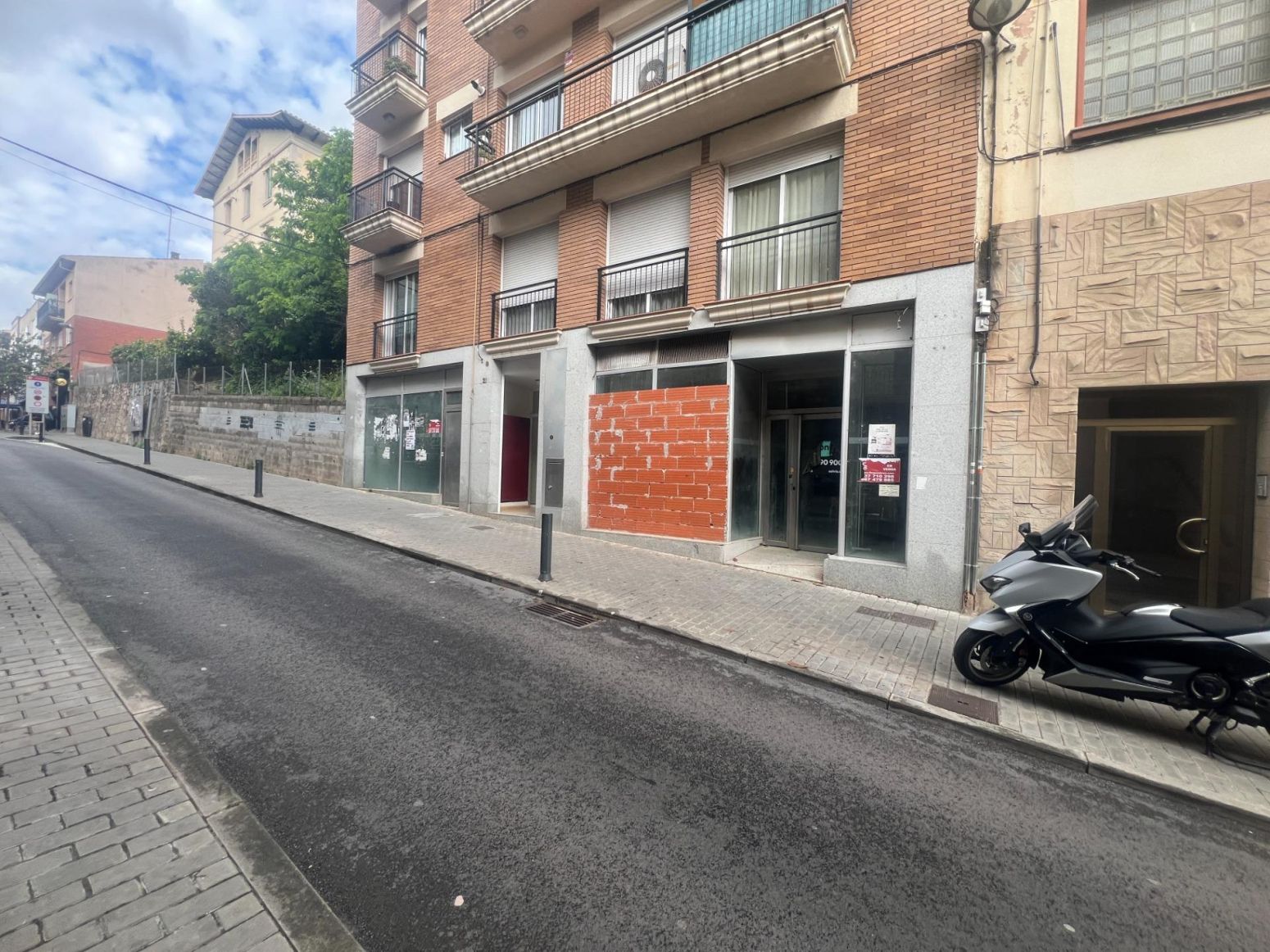 Vista exterior de Local en venda en Corbera de Llobregat