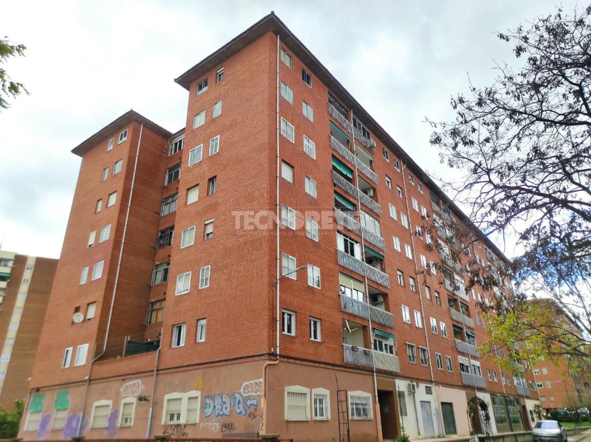 Vista exterior de Piso en venta en Guadalajara Capital con Calefacción y Terraza