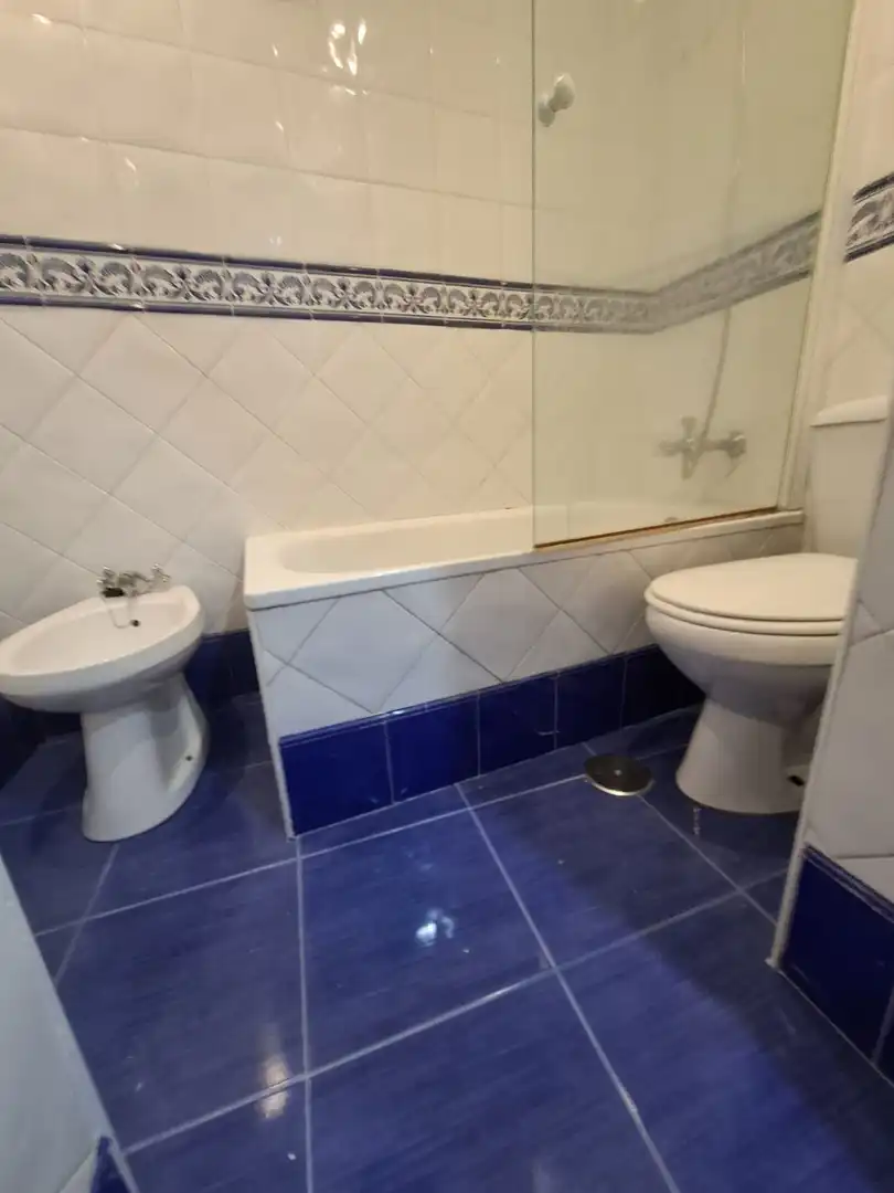 Badezimmer von Wohnungen zur Miete in Torremolinos mit Terrasse, Abstellraum und Möbliert