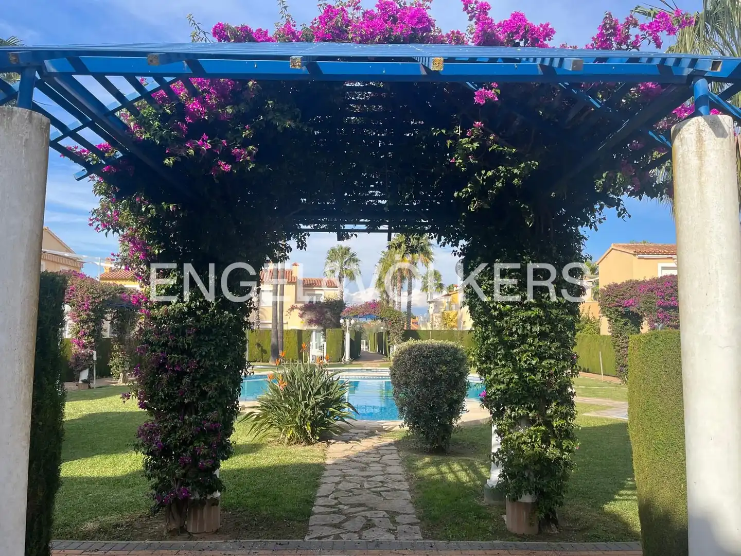 Piscina de Casa adosada de alquiler en Oliva con Aire acondicionado, Calefacción y Jardín privado