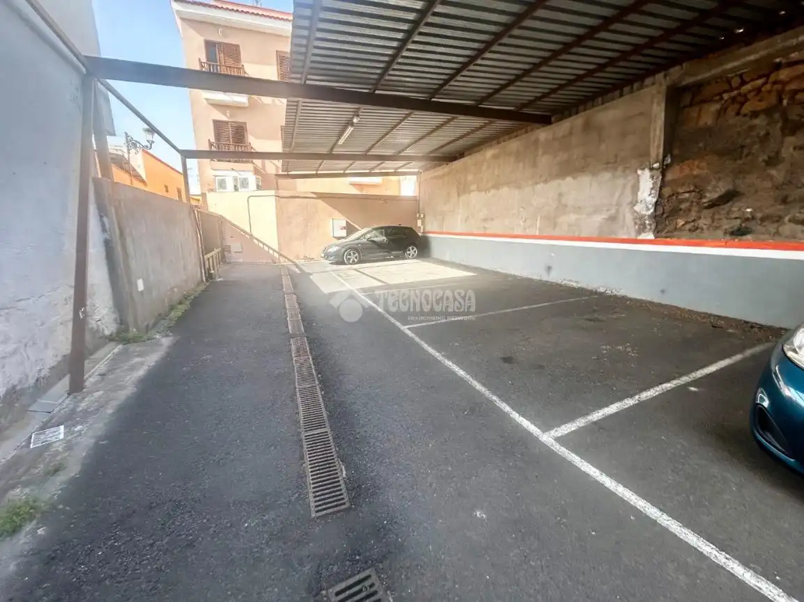 Parkplatz von Garage zum Verkauf in Arafo