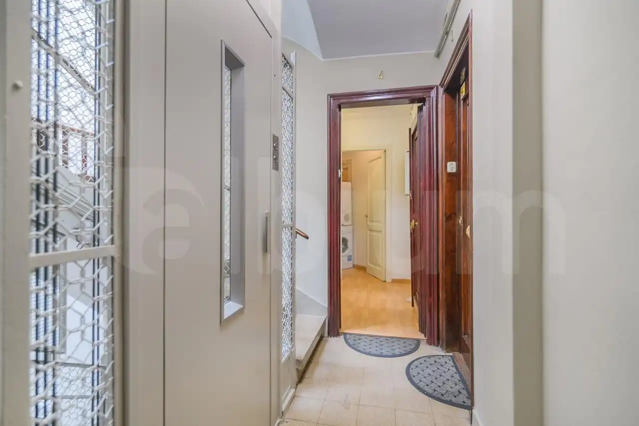 Wohnung zum Verkauf in Barcelona mit Klimaanlage, Parkett und Möbliert
