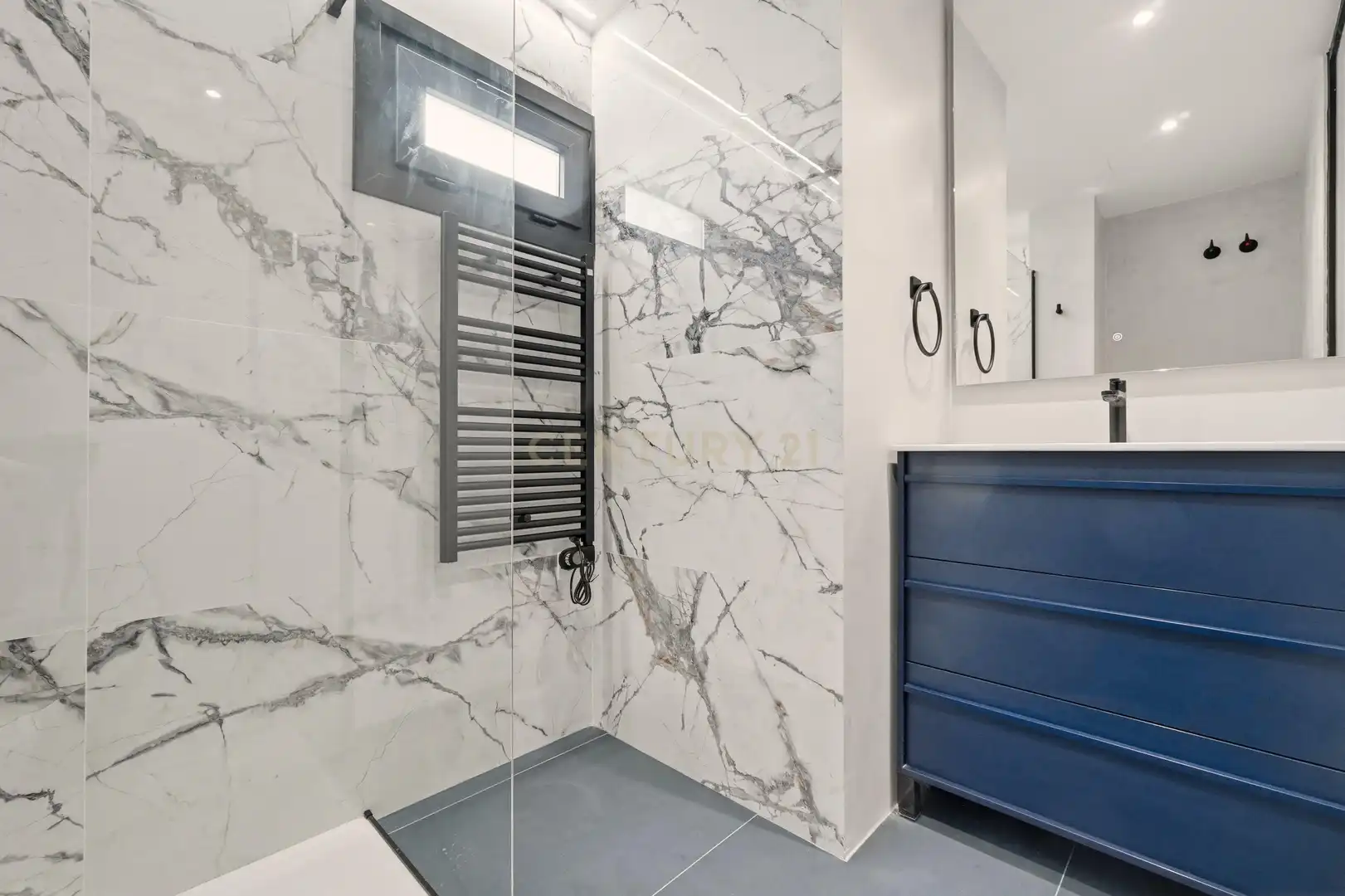 Baño de Apartamento en venta en Madrid con Aire acondicionado, Horno y Lavadora