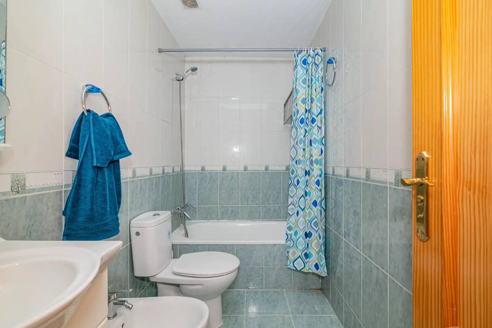Badezimmer von Wohnung zum Verkauf in Las Gabias mit Abstellraum, Möbliert und Waschmaschine