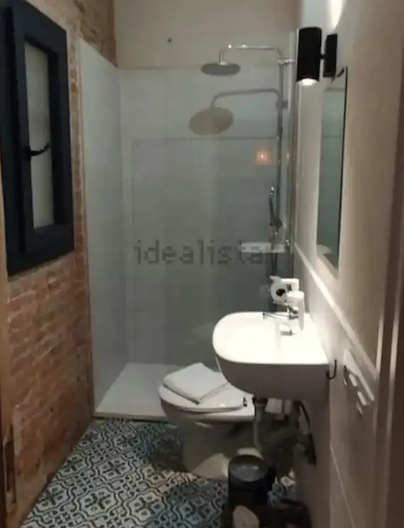 Bathroom of Commercial properties for rent in L'Hospitalet de Llobregat  with Air Conditioner, Heating and Terrace