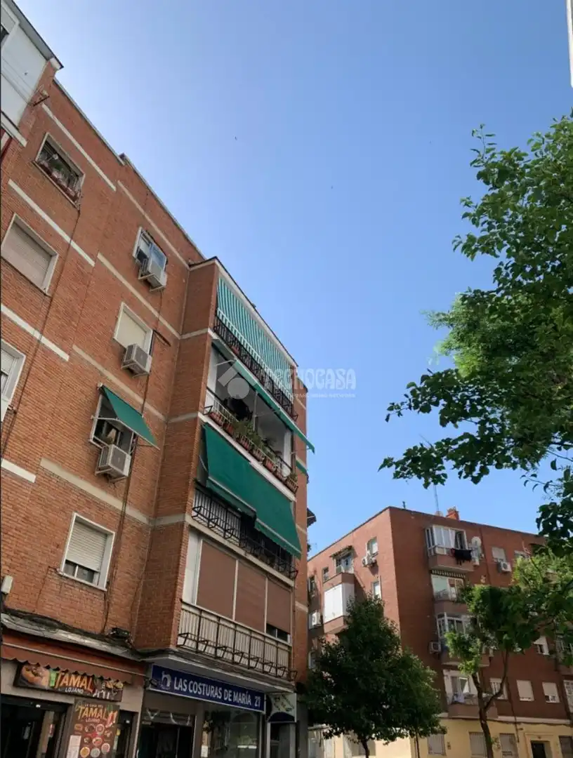 Vista exterior de Piso en venta en Madrid con Calefacción y Terraza