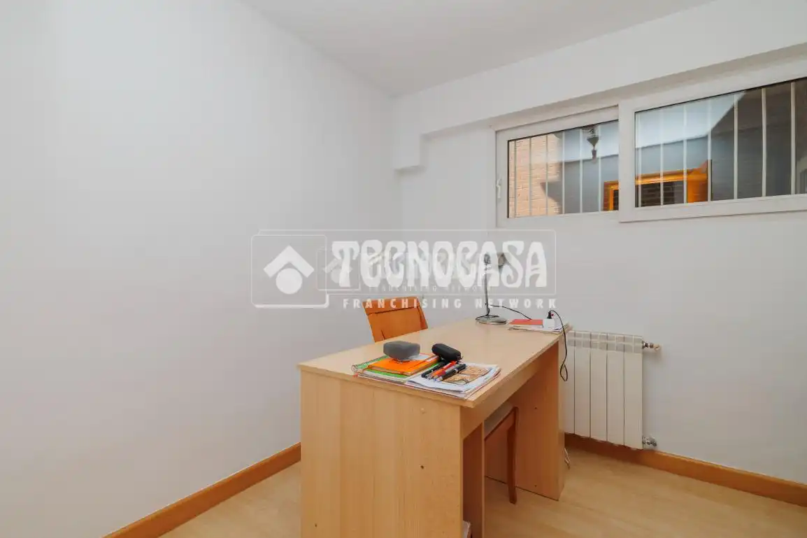 Casa adosada en venta en Tres Cantos con Calefacción, Balcón y Piscina comunitaria