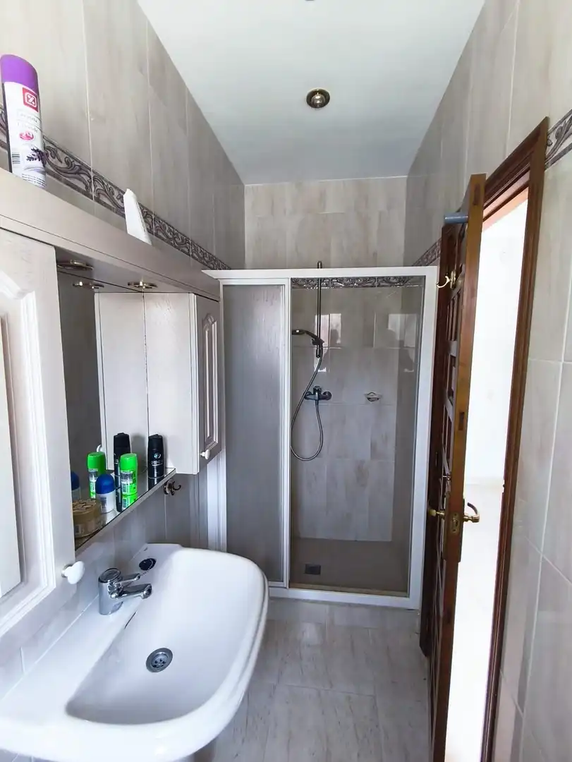 Badezimmer von Haus oder Chalet zum Verkauf in L'Alfàs del Pi mit Klimaanlage, Privatgarten und Terrasse