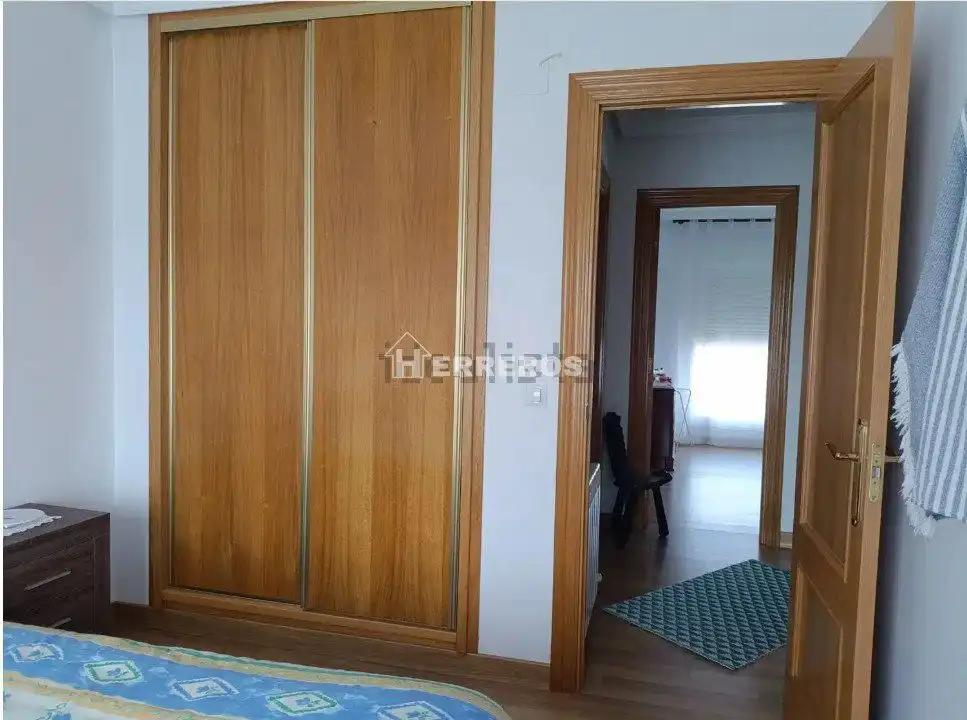 Dormitori de Casa adosada en venda en Alesanco amb Calefacció, Parquet i Terrassa