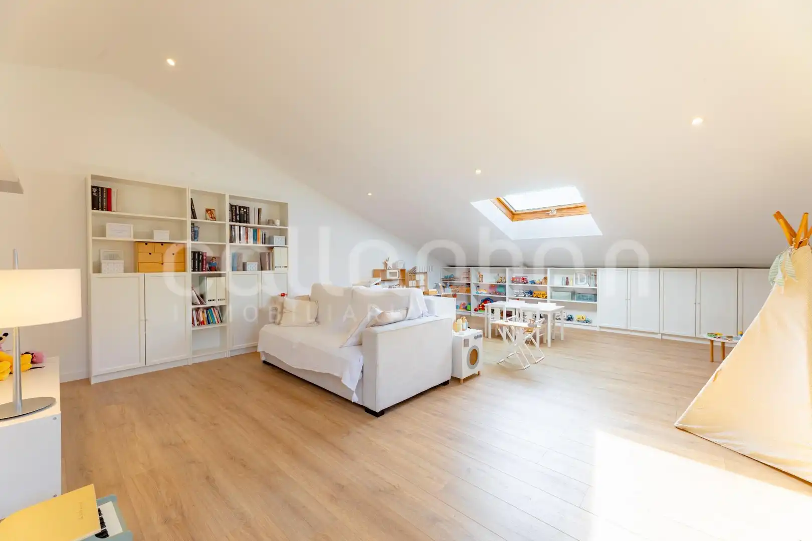 Sala de estar de Casa adosada en venta en Rocafort con Aire acondicionado, Calefacción y Jardín privado