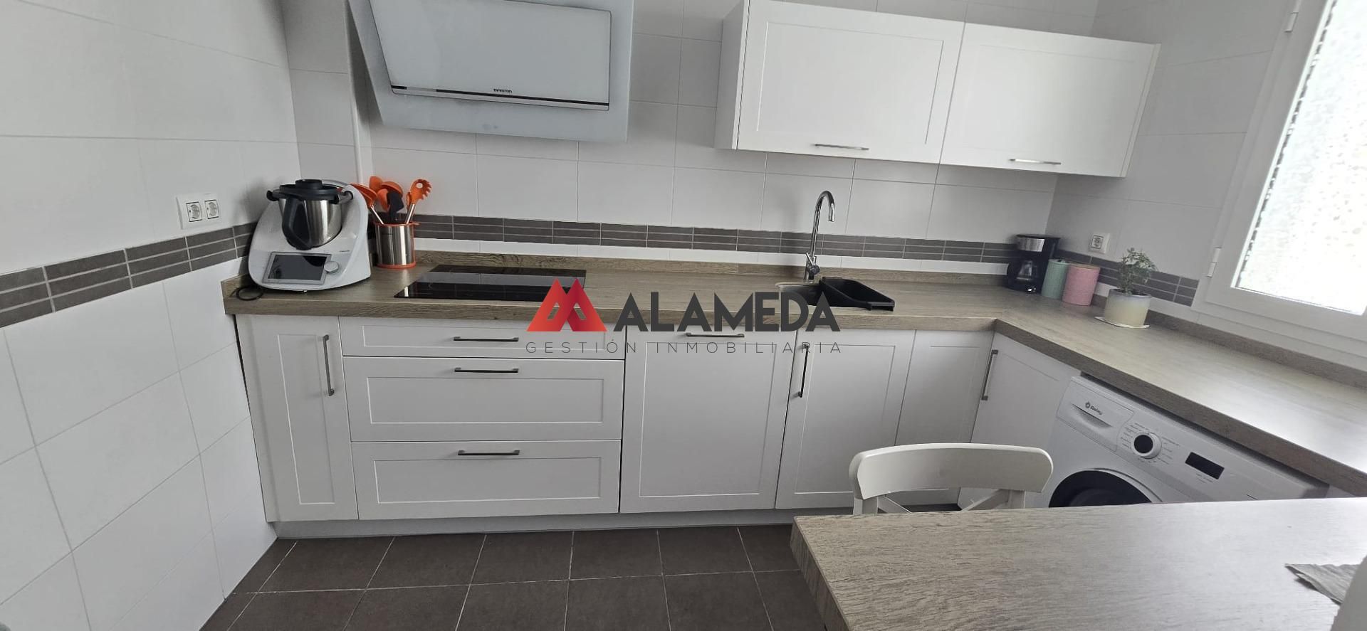 Kitchen of Flat for sale in Chiclana de la Frontera  with Air Conditioner, Parquet flooring and Storage room