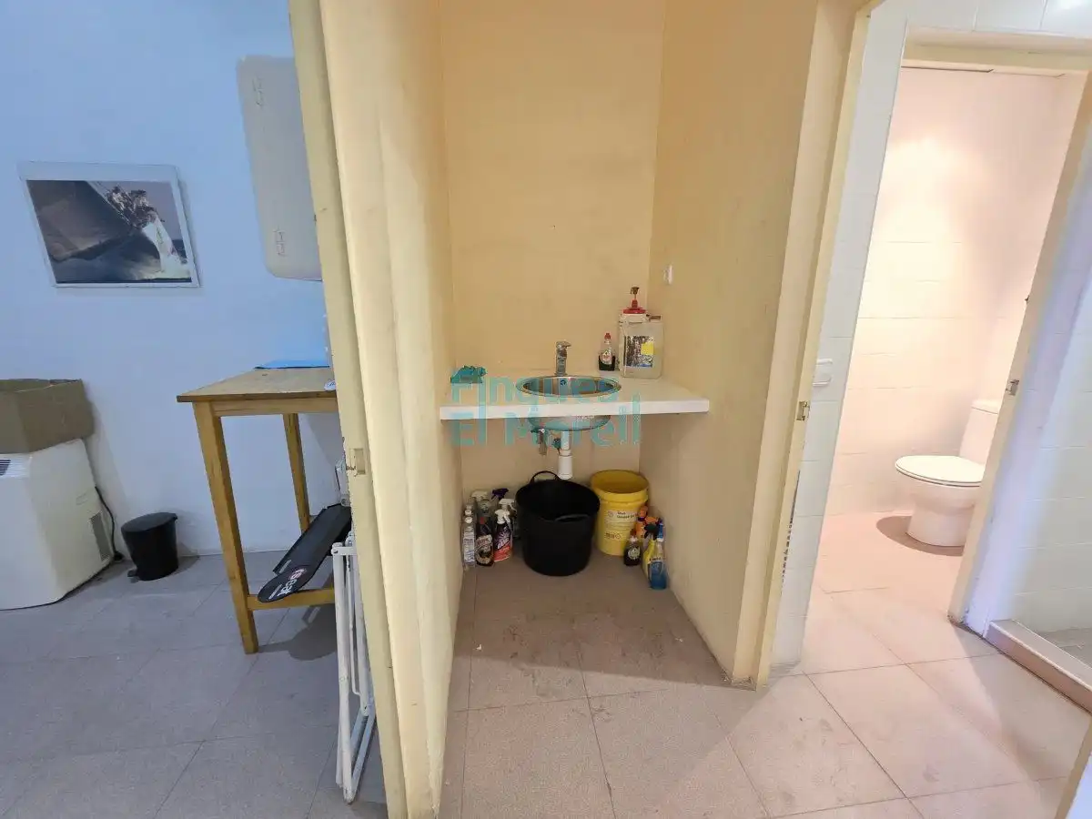 Badezimmer von Fabrikhallen zum Verkauf in Reus