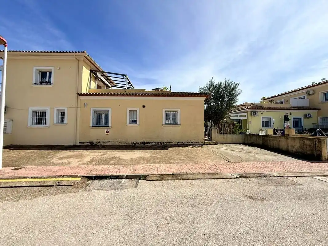 Vista exterior de Casa o chalet en venta en Els Poblets con Aire acondicionado, Calefacción y Jardín privado