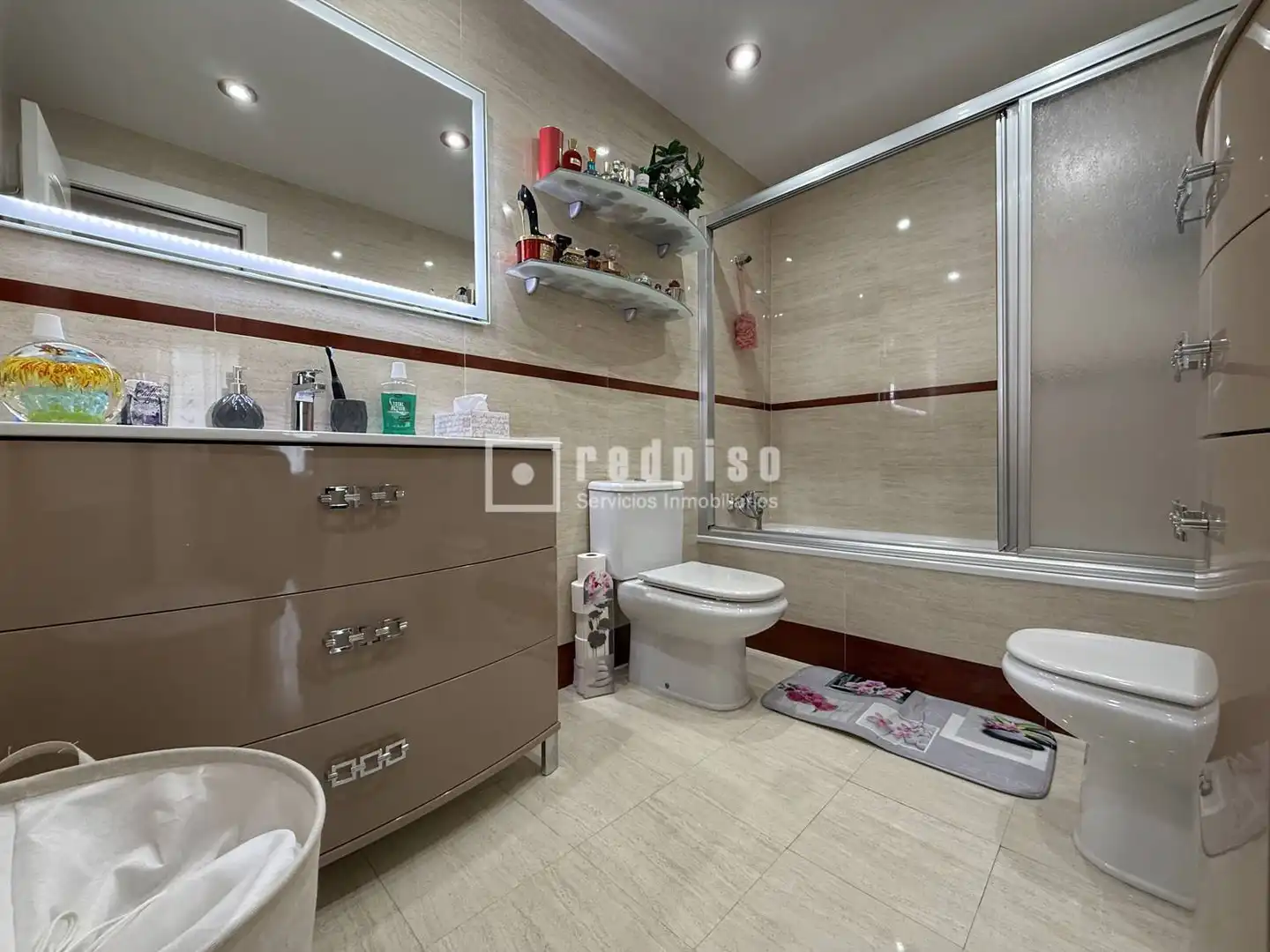 Baño de Piso en venta en Málaga con Aire acondicionado, Calefacción y Jardín privado