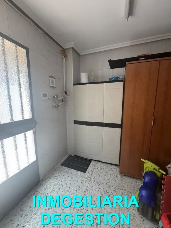 Cuina de Casa adosada en venda en Linares amb Aire condicionat, Calefacció i Jardí privat