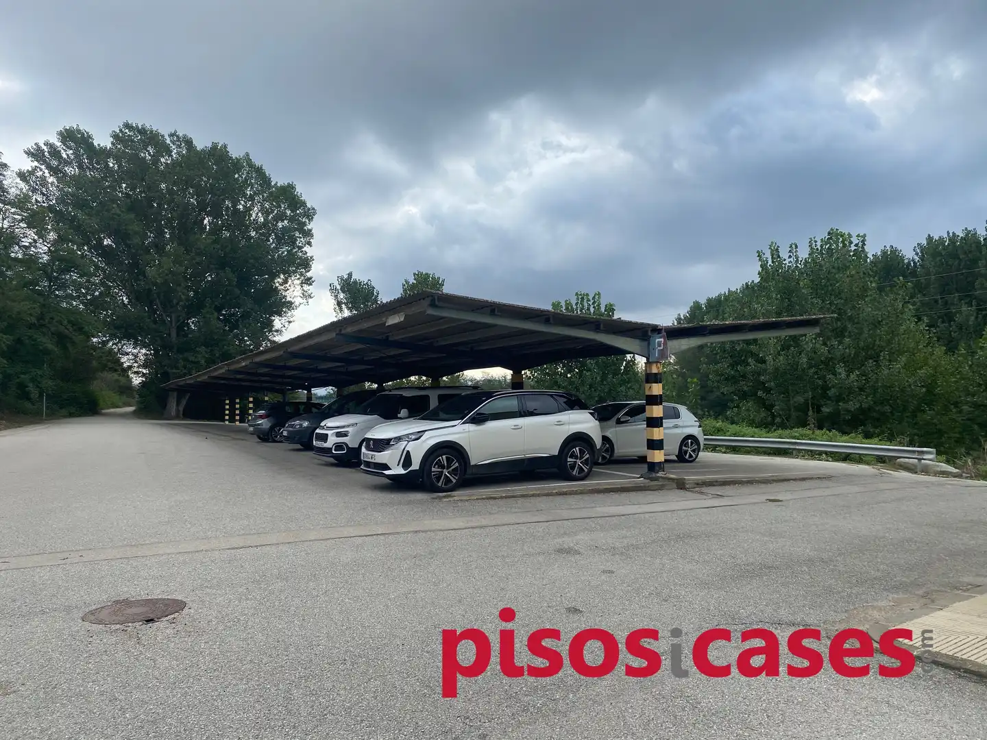 Parking of Office for rent in Manlleu  with Air Conditioner