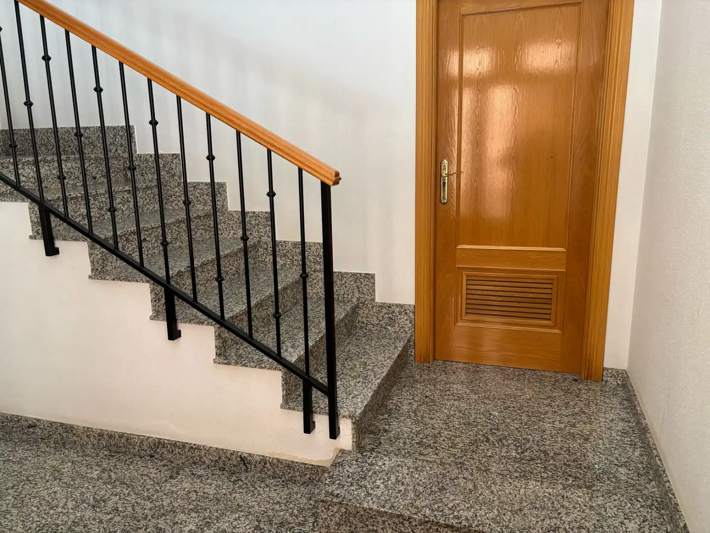 Flat with terrace for sale in Travesía de Torres, imagen 9