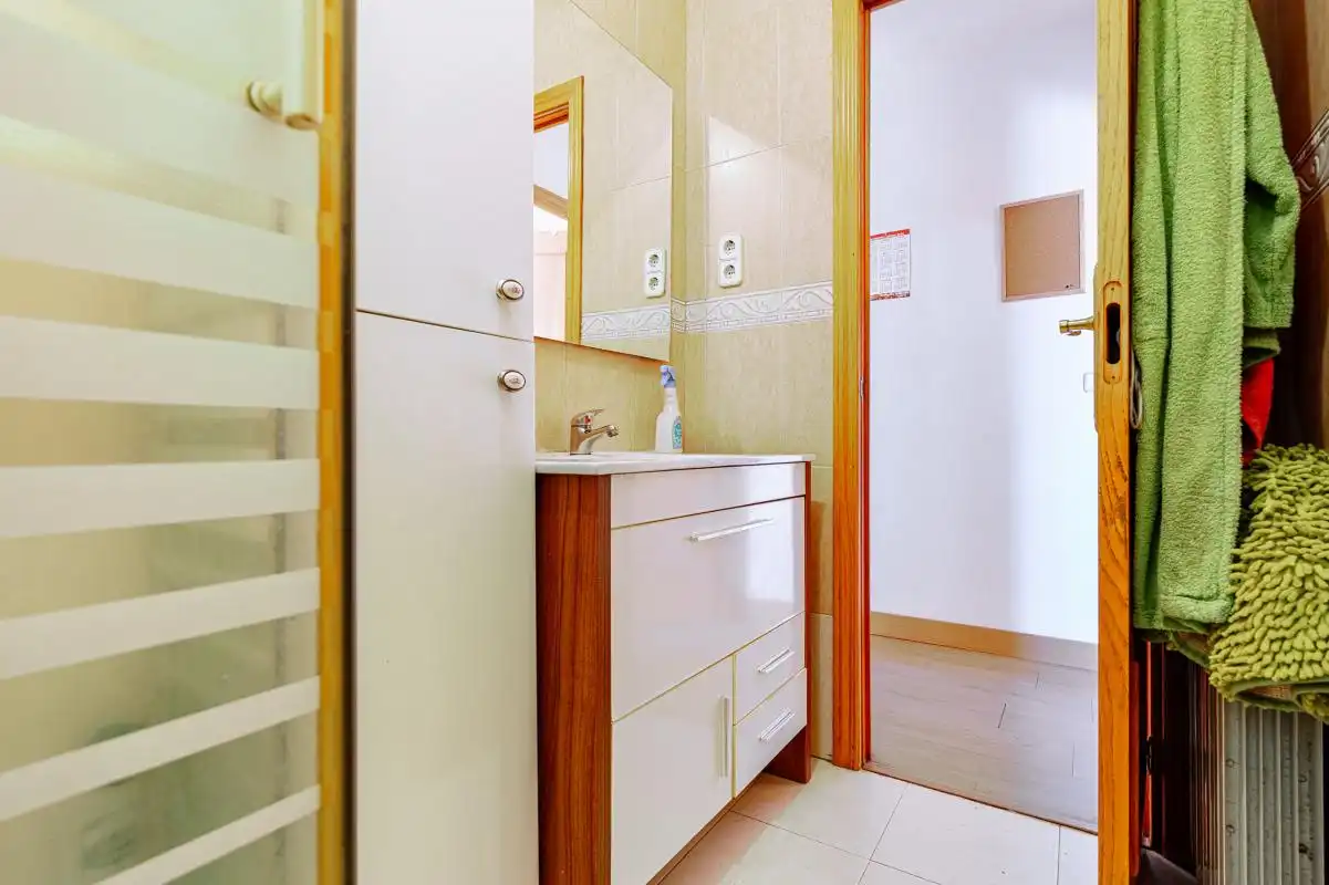 Bathroom of Flat for sale in Madrid  with Heating, Terrace and Balcony