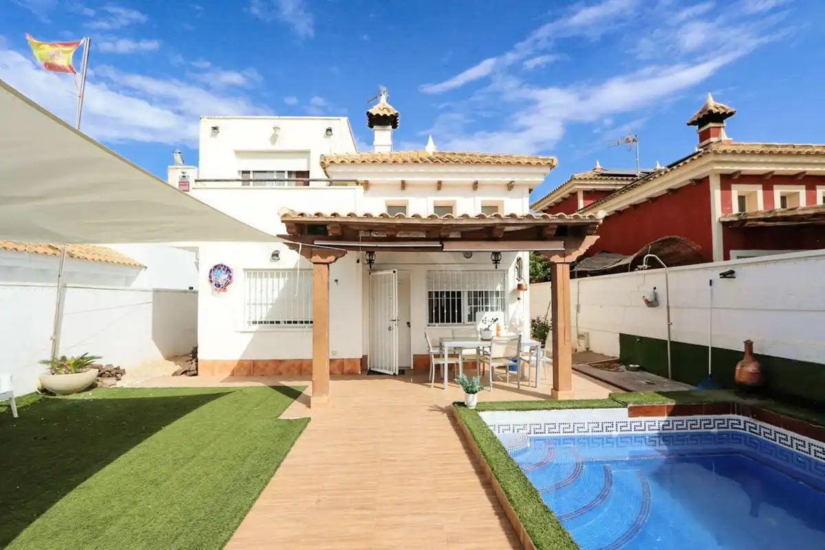 Vista exterior de Casa o xalet en venda en Murcia amb Aire condicionat, Jardí privat i Terrassa