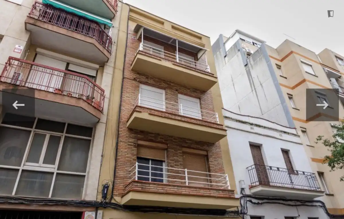 Vista exterior de Apartamento para compartir en L'Hospitalet de Llobregat con Amueblado, Horno y Lavadora