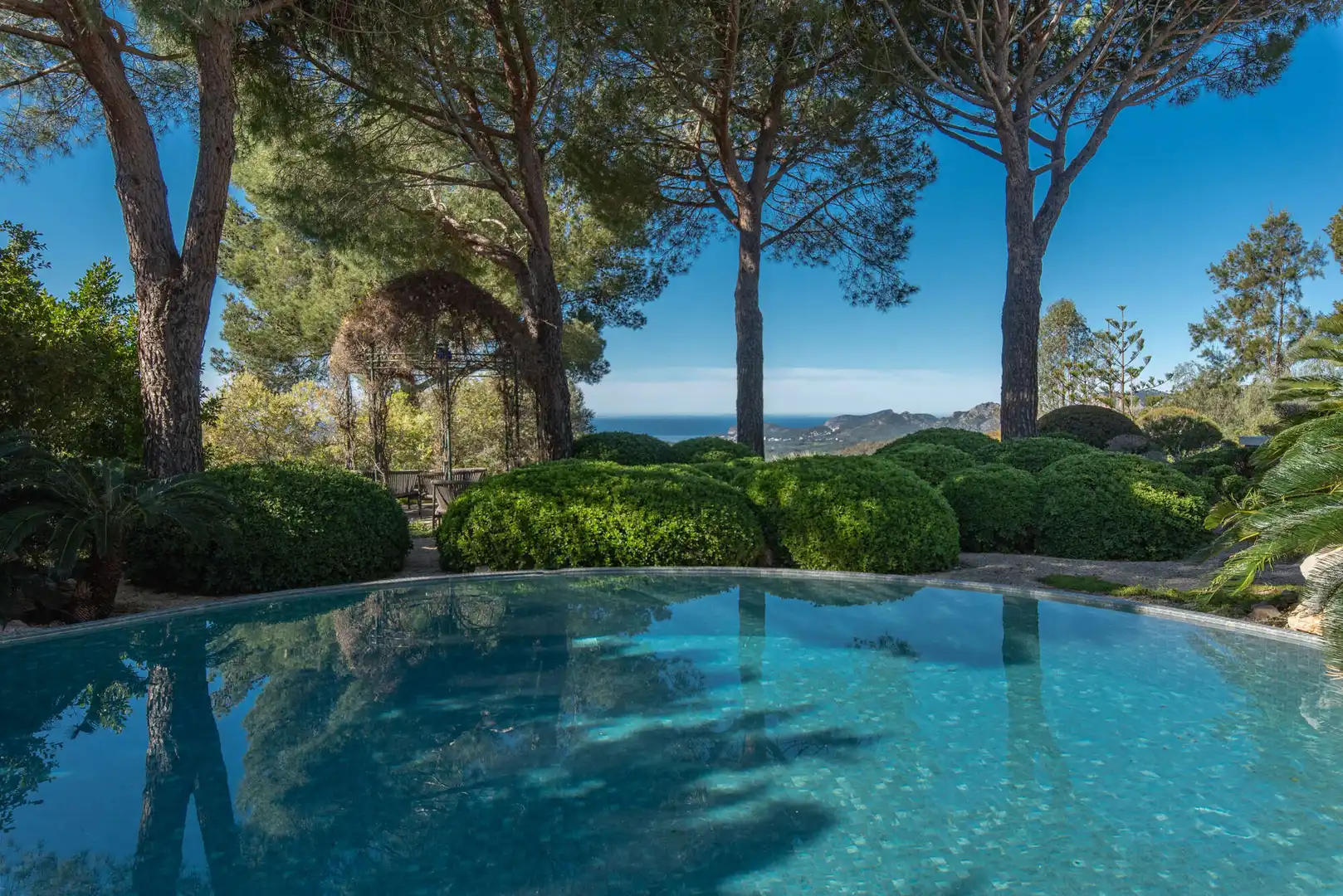 Swimming pool of Houses for sale in Calvià  with Air Conditioner, Heating and Terrace
