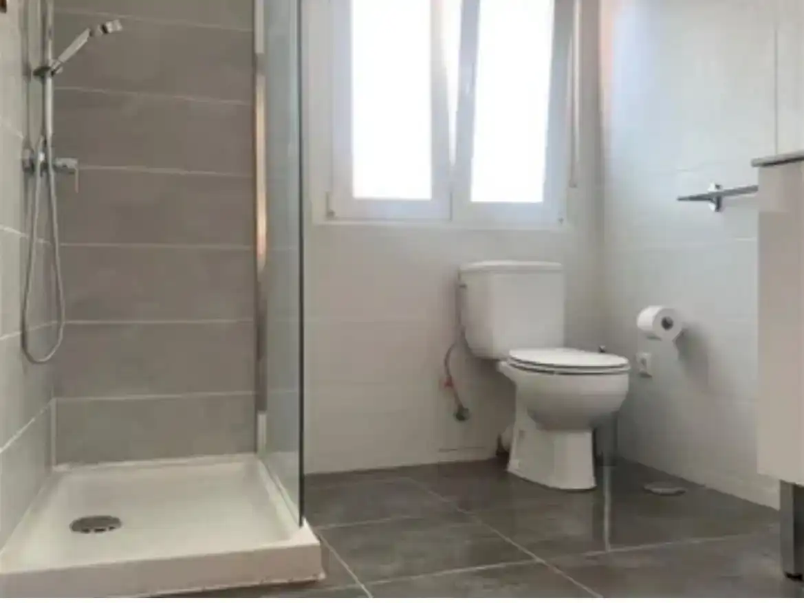 Badezimmer von Wohnung zur Miete in León Capital 