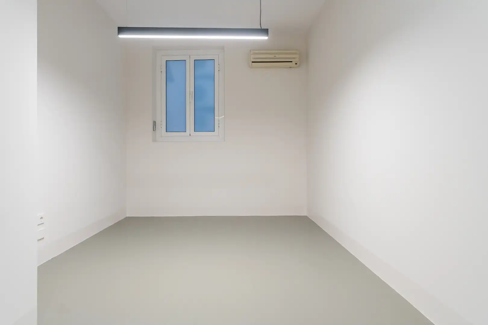 Büro zur Miete in Reus mit Klimaanlage, Heizung und Balkon