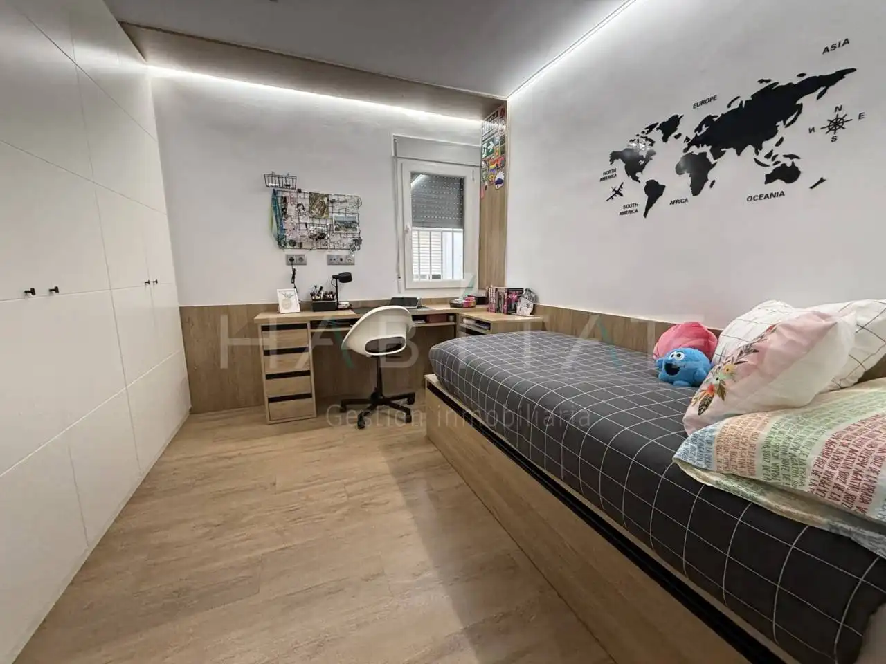 Habitación de Apartamento en venta en Pilar de la Horadada con Aire acondicionado, Amueblado y Balcón