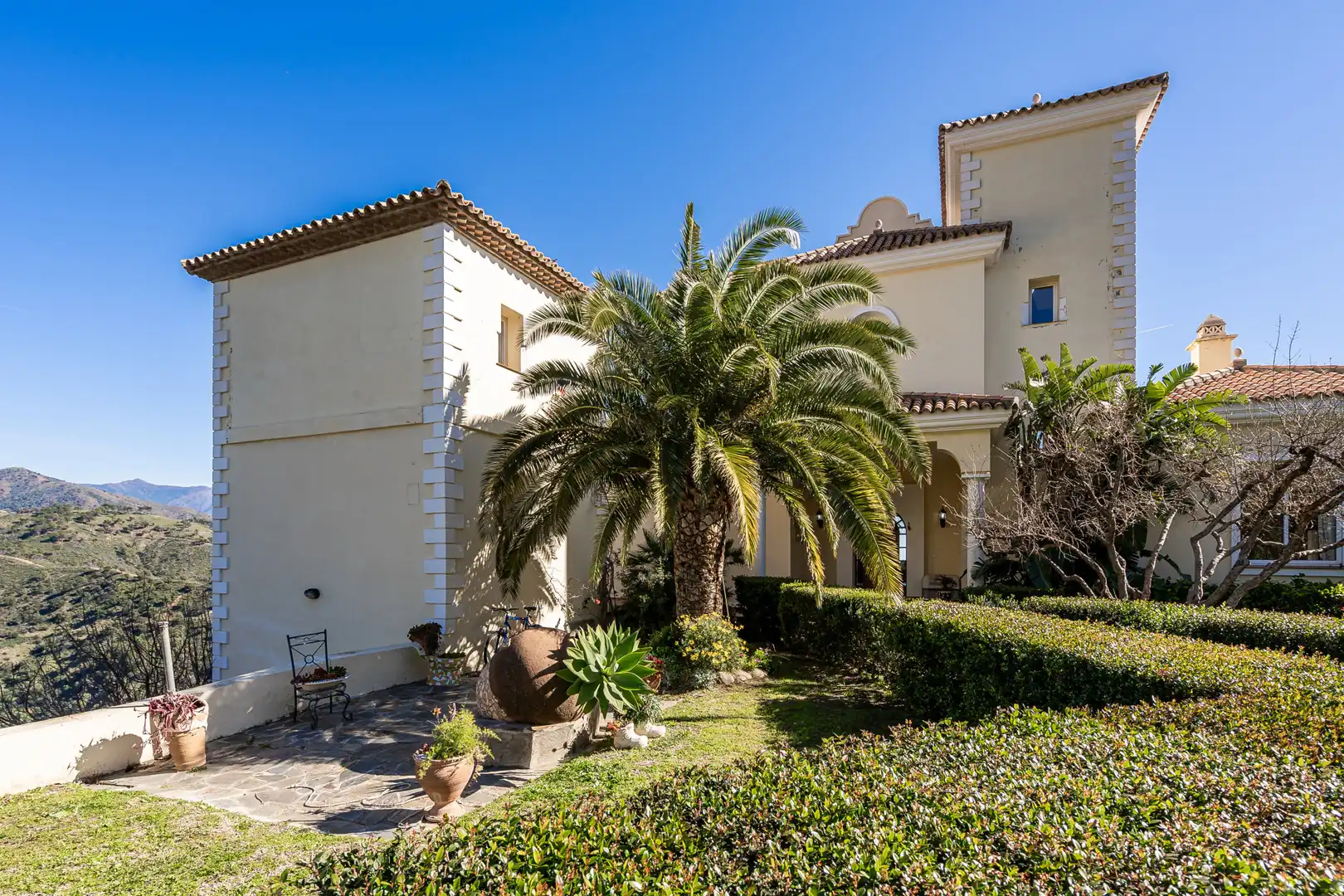 Vista exterior de Casa o chalet en venta en Estepona con Aire acondicionado, Terraza y Amueblado