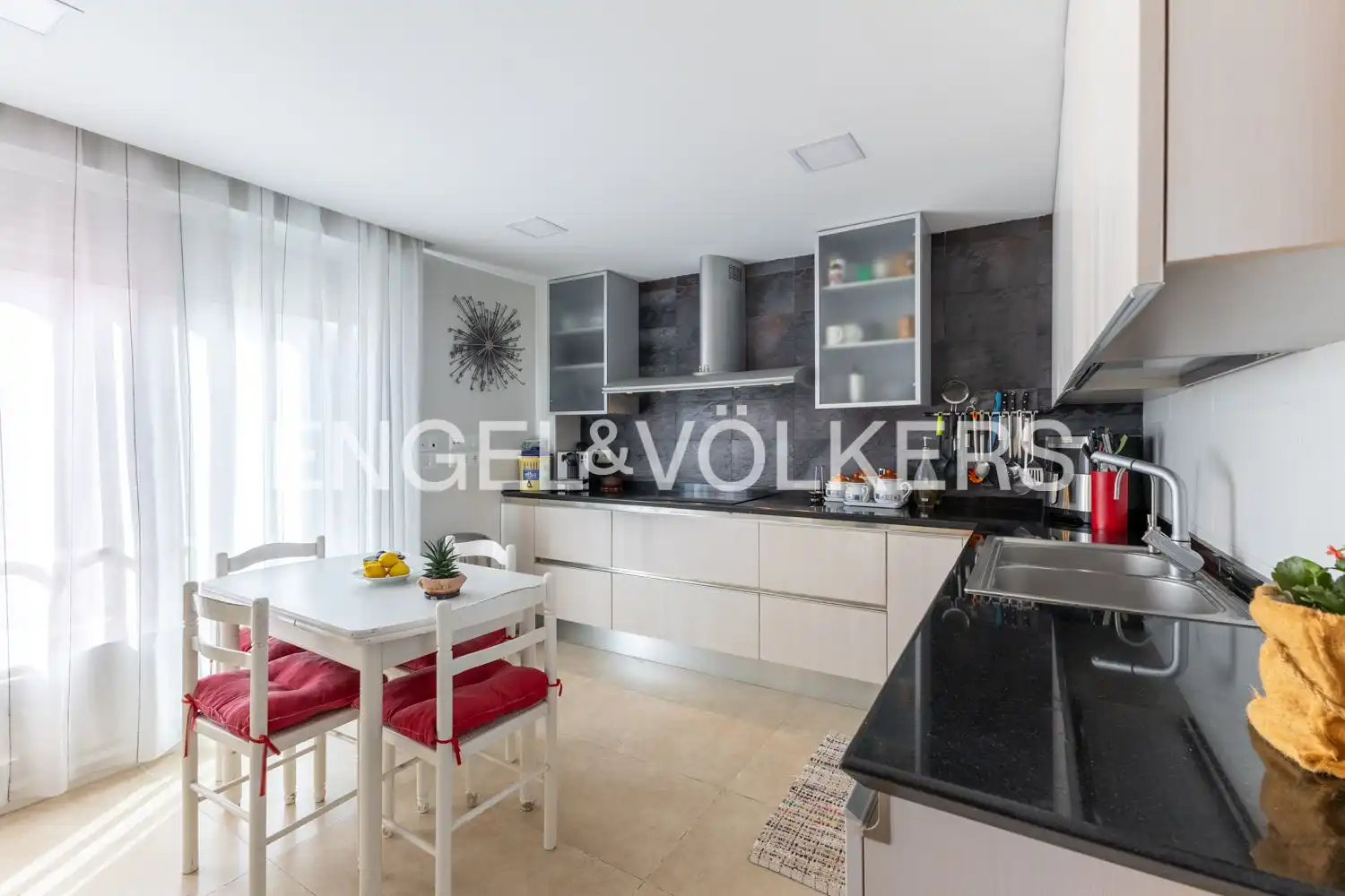 Kitchen of Houses for sale in Torre en Conill - Cumbres de San Antonio 