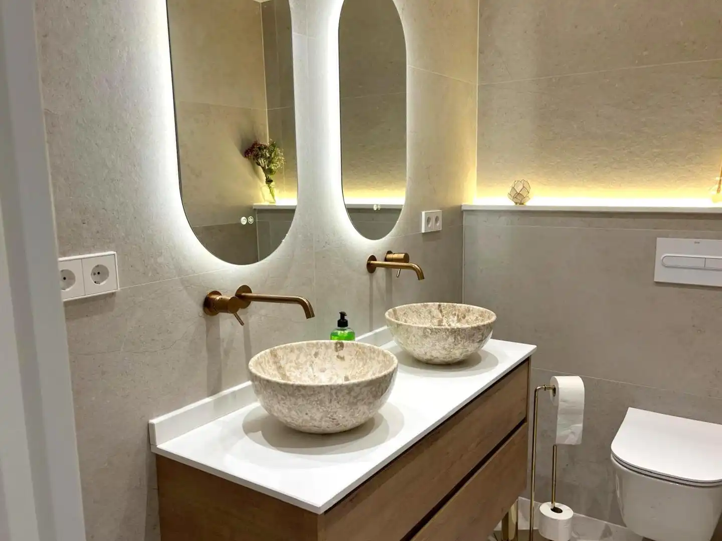 Bathroom of Flat for rent in Madrid  with Air Conditioner and Furnished
