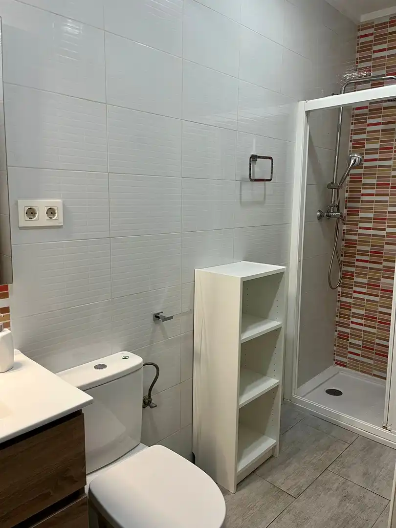 Baño de Piso de alquiler en Petrer con Aire acondicionado, Terraza y Amueblado