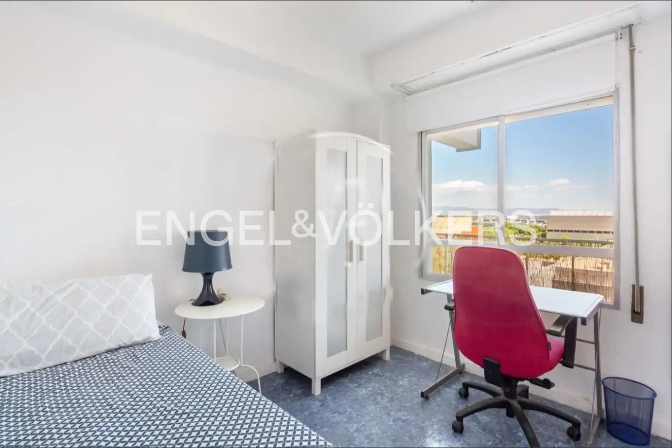 Schlafzimmer von Dachboden zur Miete in Valencia mit Klimaanlage, Heizung und Terrasse