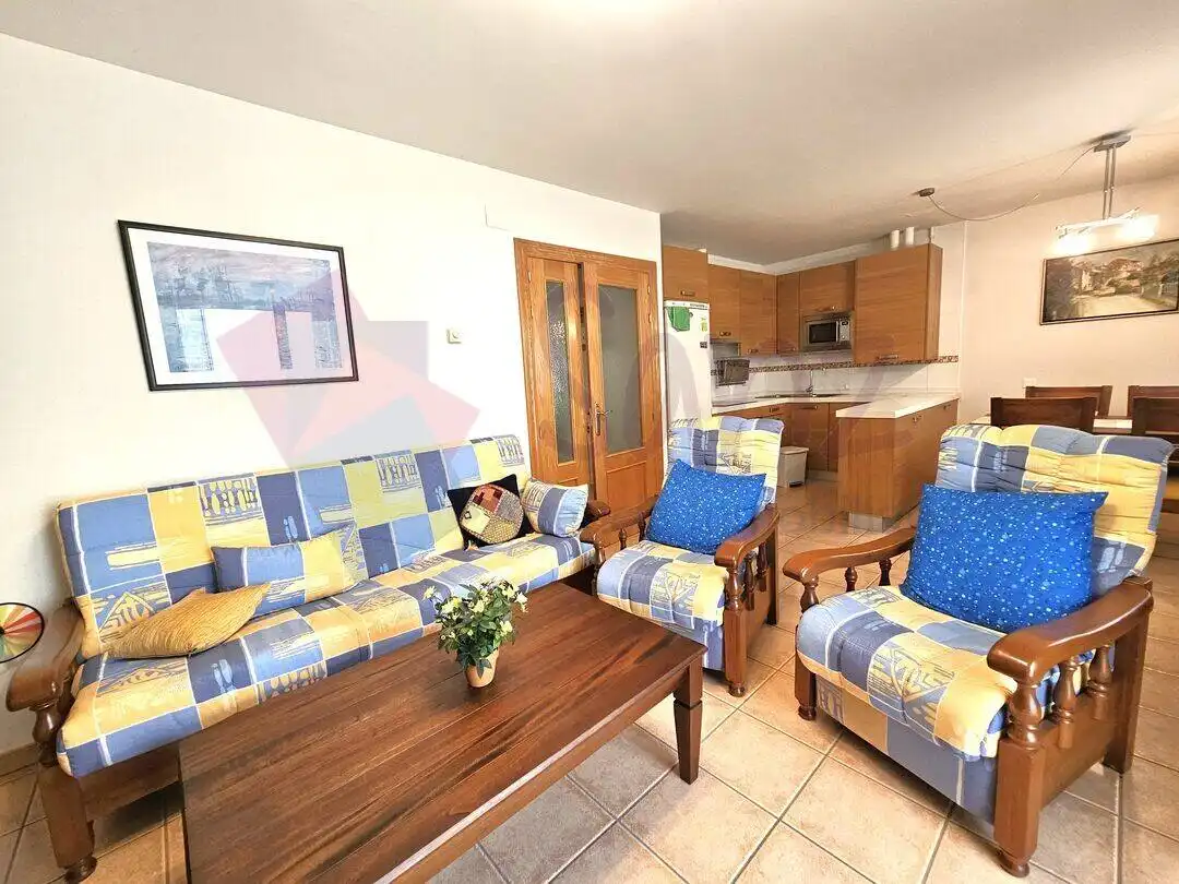 Sala d'estar de Casa adosada en venda en Galilea amb Calefacció, Jardí privat i Terrassa
