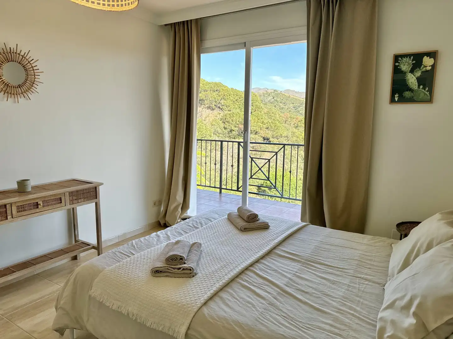 Dormitori de Casa o xalet en venda en Estepona amb Aire condicionat, Terrassa i Moblat