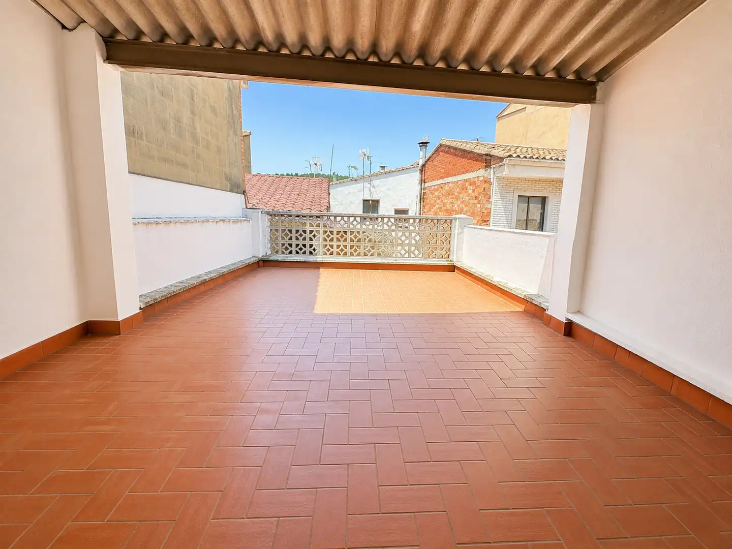 Terrassa de Casa adosada en venda en Chiva amb Terrassa, Traster i Forn