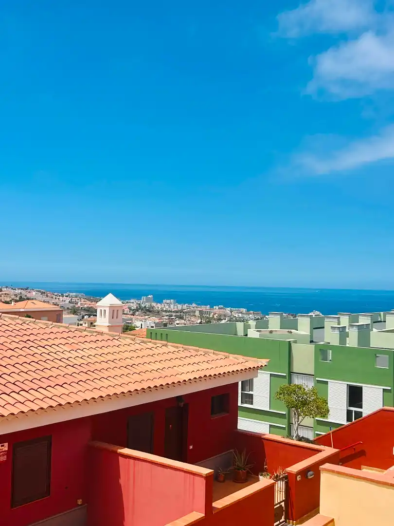 Vista exterior de Casa adosada en venta en Adeje con Aire acondicionado, Terraza y Trastero