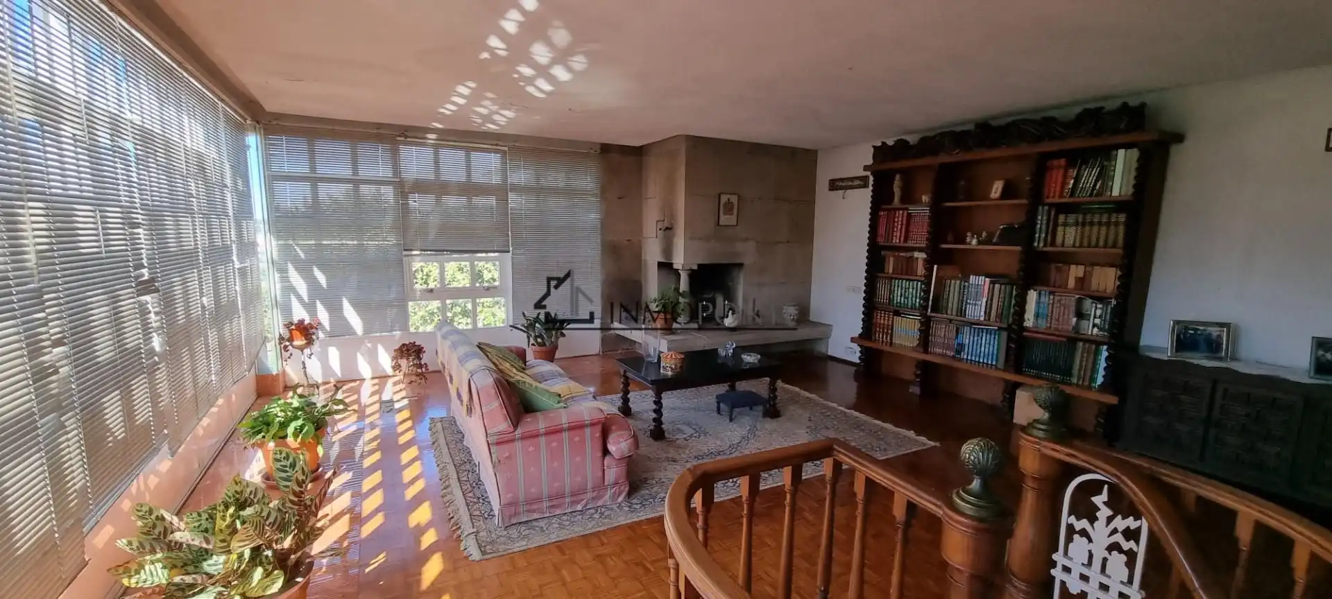 Sala d'estar de Casa o xalet en venda en Pontevedra Capital  amb Calefacció, Jardí privat i Terrassa