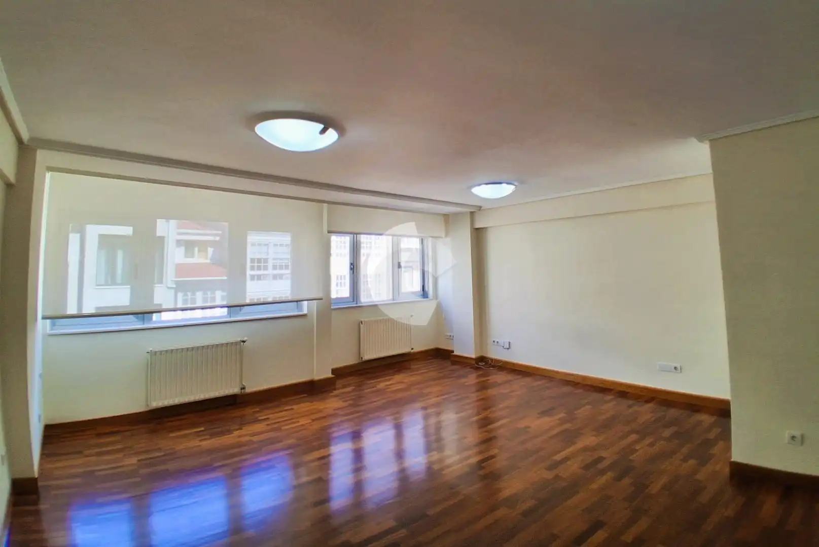 Wohnzimmer von Wohnung zum Verkauf in A Coruña Capital  mit Heizung, Parkett und Ofen