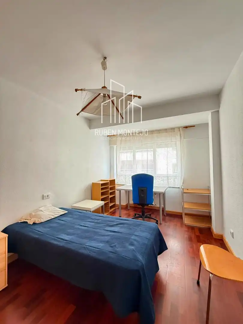 Schlafzimmer von Wohnung zur Miete in Salamanca mit Heizung, Terrasse und Möbliert