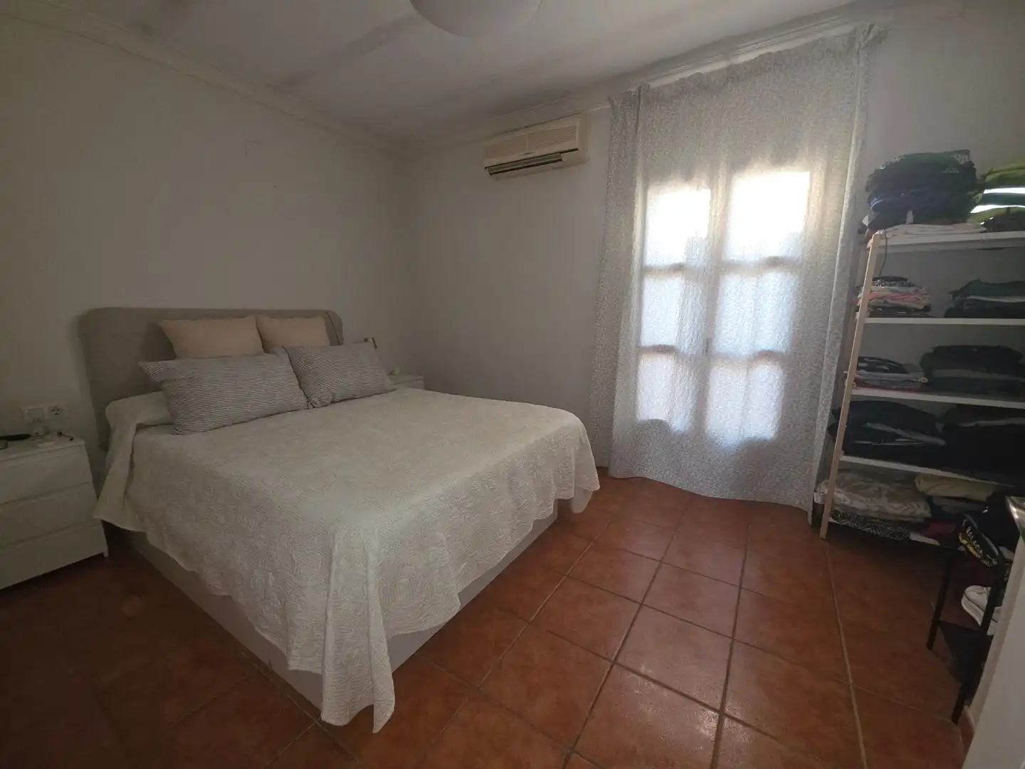 Habitación de Casa adosada en venta en Dos Hermanas con Aire acondicionado, Calefacción y Jardín privado