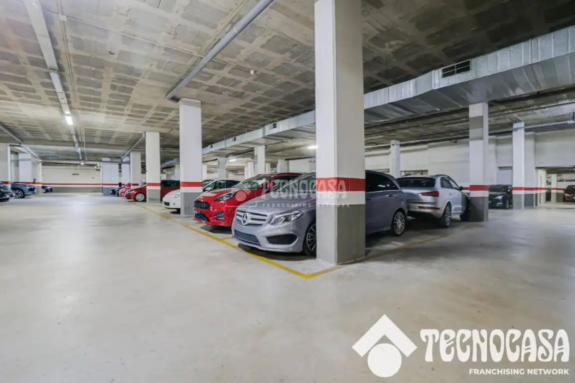Parking de Ático en venta en Barcelona con Balcón