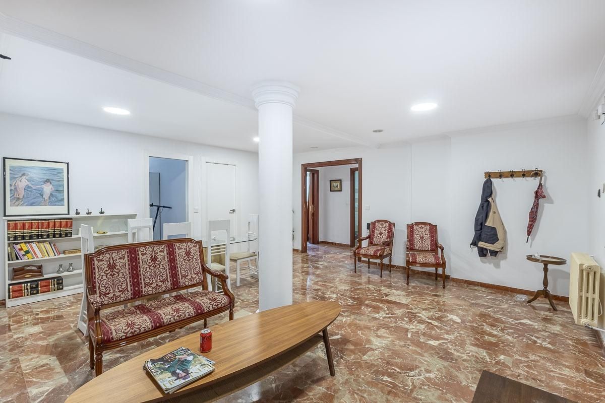 Flat for sale in  Granada Capital  with Heating