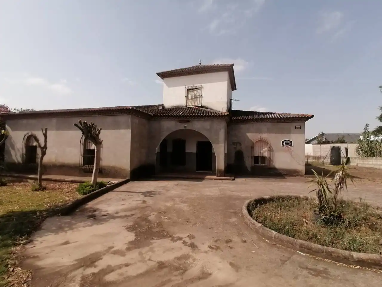 Vista exterior de Casa o xalet en venda en Dos Hermanas amb Jardí privat, Terrassa i Piscina