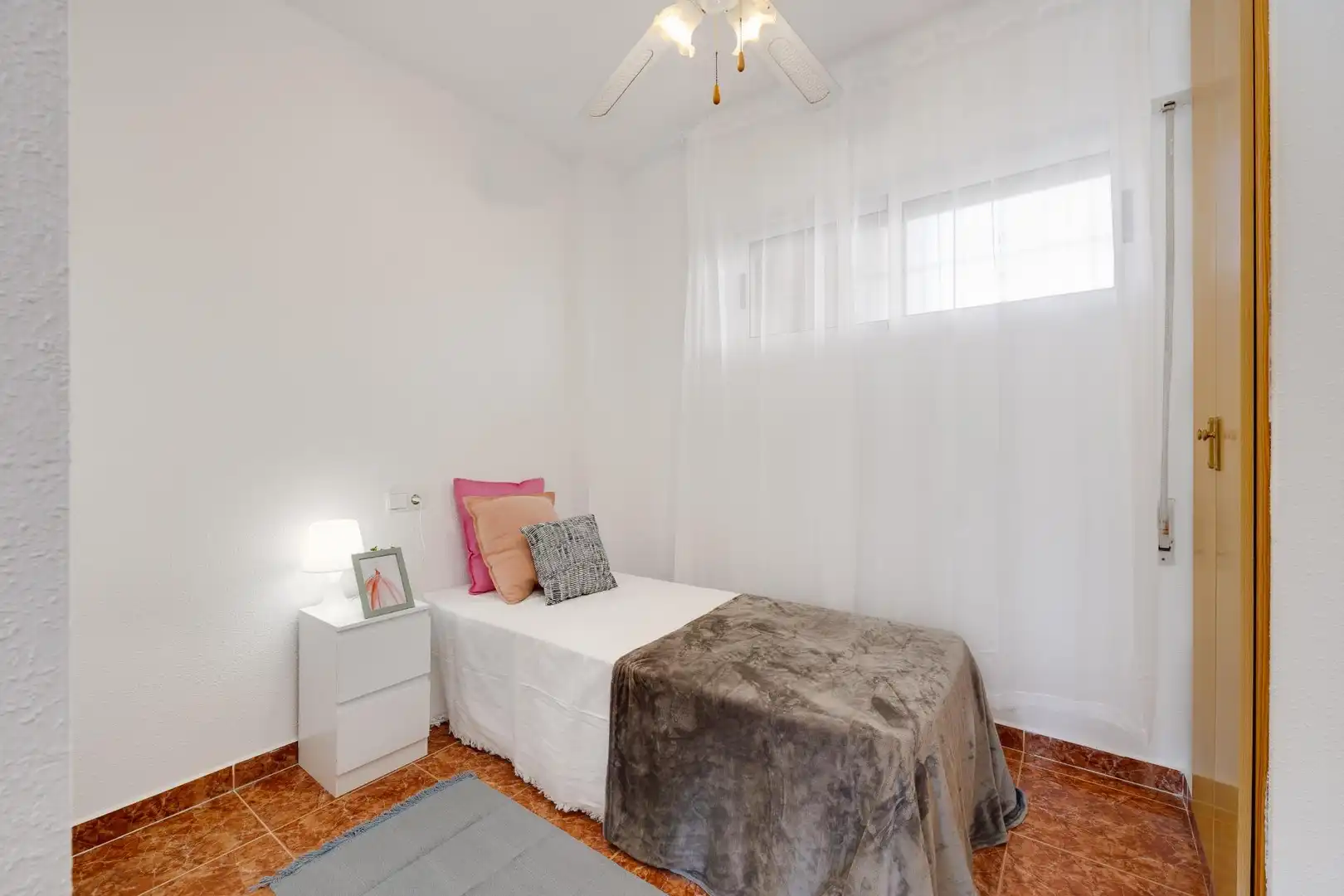 Habitación de Apartamento en venta en Torrevieja con Terraza, Amueblado y Piscina comunitaria