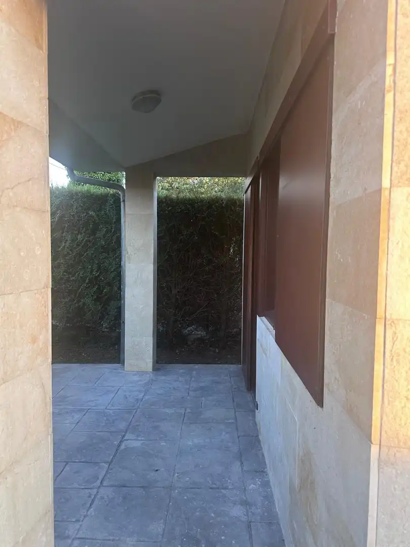 Vista exterior de Casa adosada en venda en Marina de Cudeyo amb Calefacció i Jardí privat