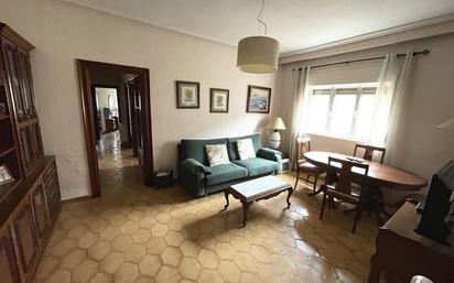 Living room of Flat for sale in Salamanca Capital  with Heating and Furnished