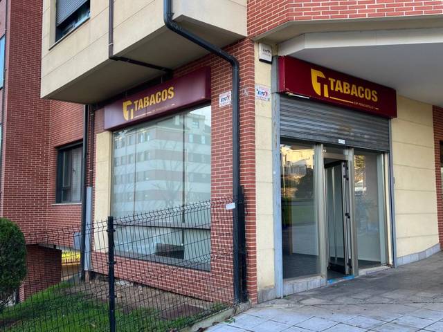 Local comercial en Alquiler en Calle José Ortega y Gasset, 35 en Peñacastillo - Nueva Montaña